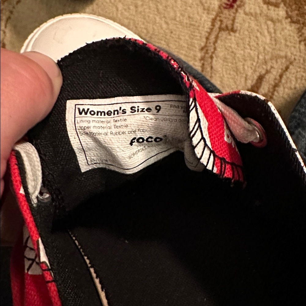 Wisconsin Badgers Shoes - Picture 6 of 7